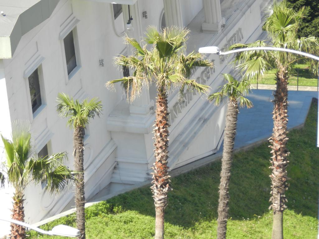 Apart Hotel Orbi Sea Towers Batumi Bagian luar foto