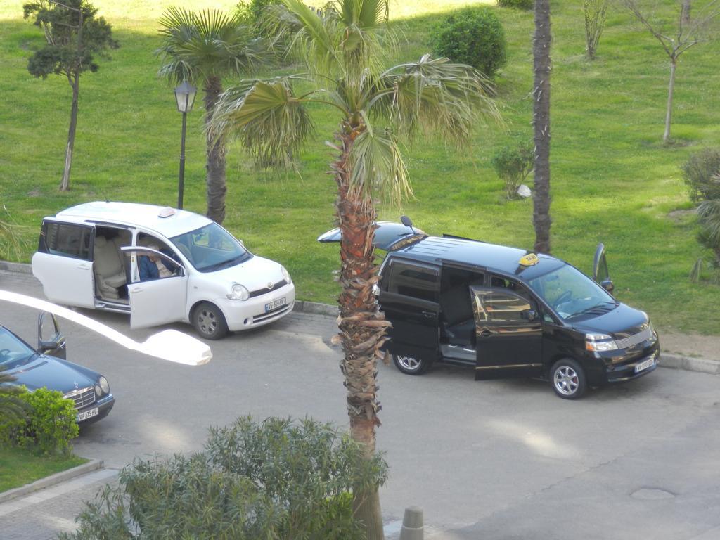 Apart Hotel Orbi Sea Towers Batumi Bagian luar foto